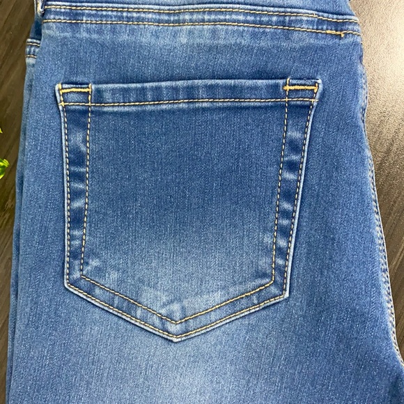 GUESS JEANS - size 26 - stretchy - Picture 4 of 9